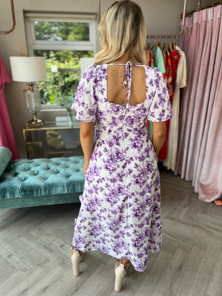 Vestido de flores morado de Sicilia